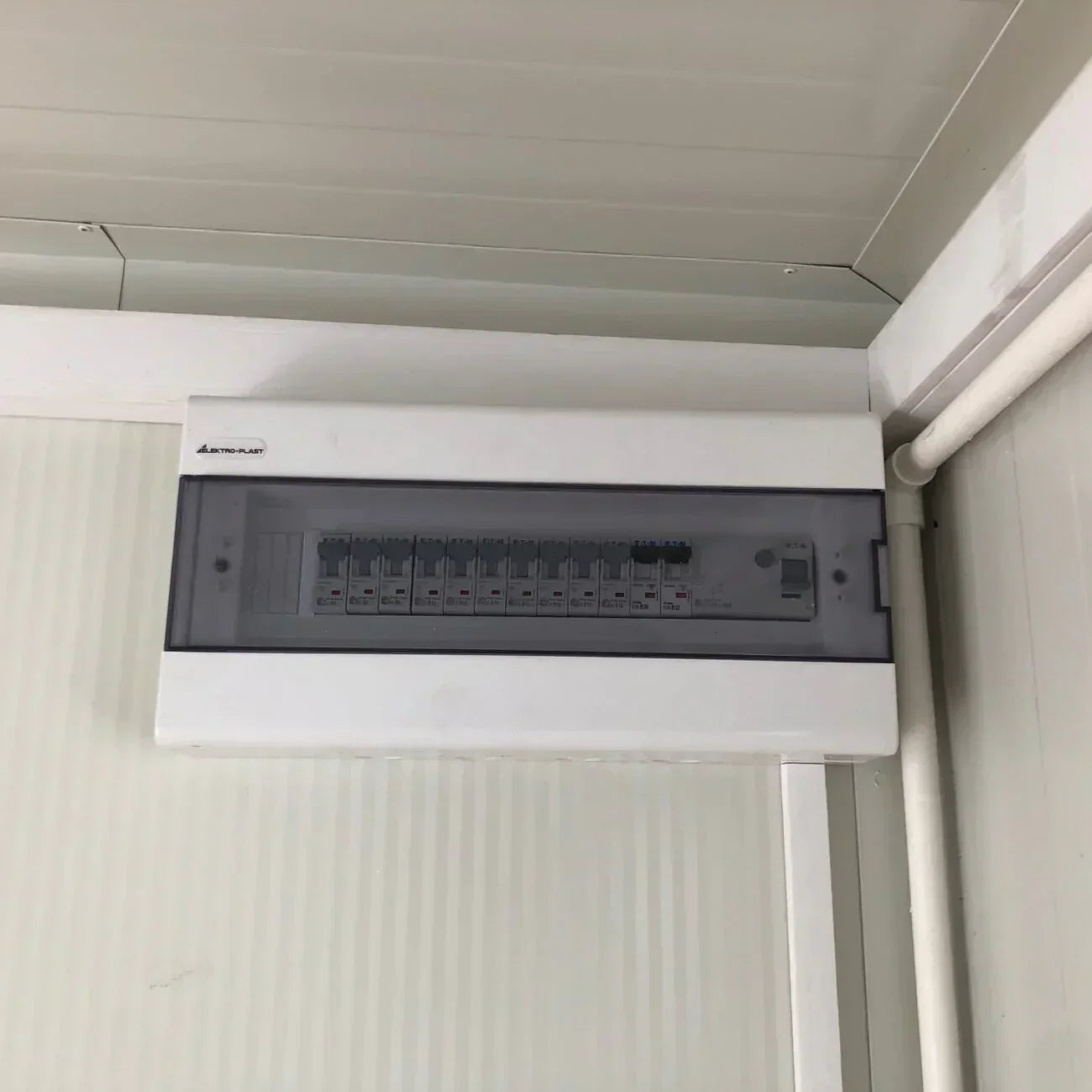 Contenedor sanitario de panel sándwich 6,00 × 3,00 m