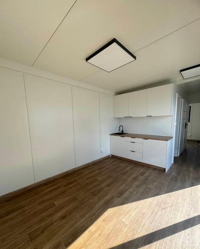 contenedor habitable con paneles sándwich de 12x3 metros