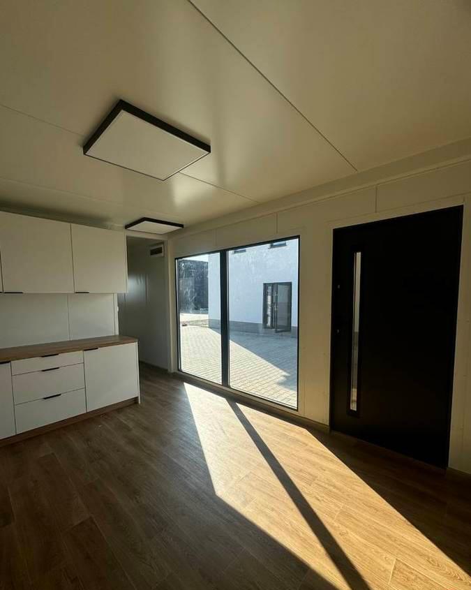 contenedor habitable con paneles sándwich de 12x3 metros
